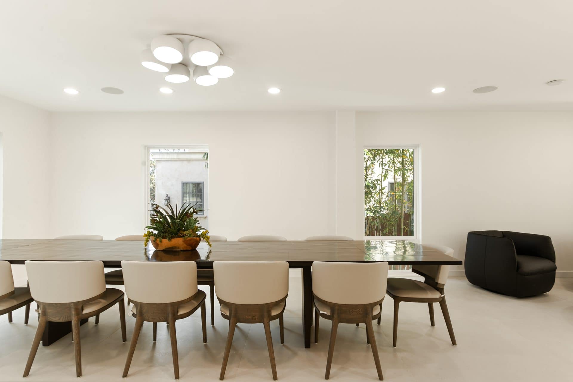 9432 Oakmore Rd dining — luxury rental Los Angeles 90035 photo 1
