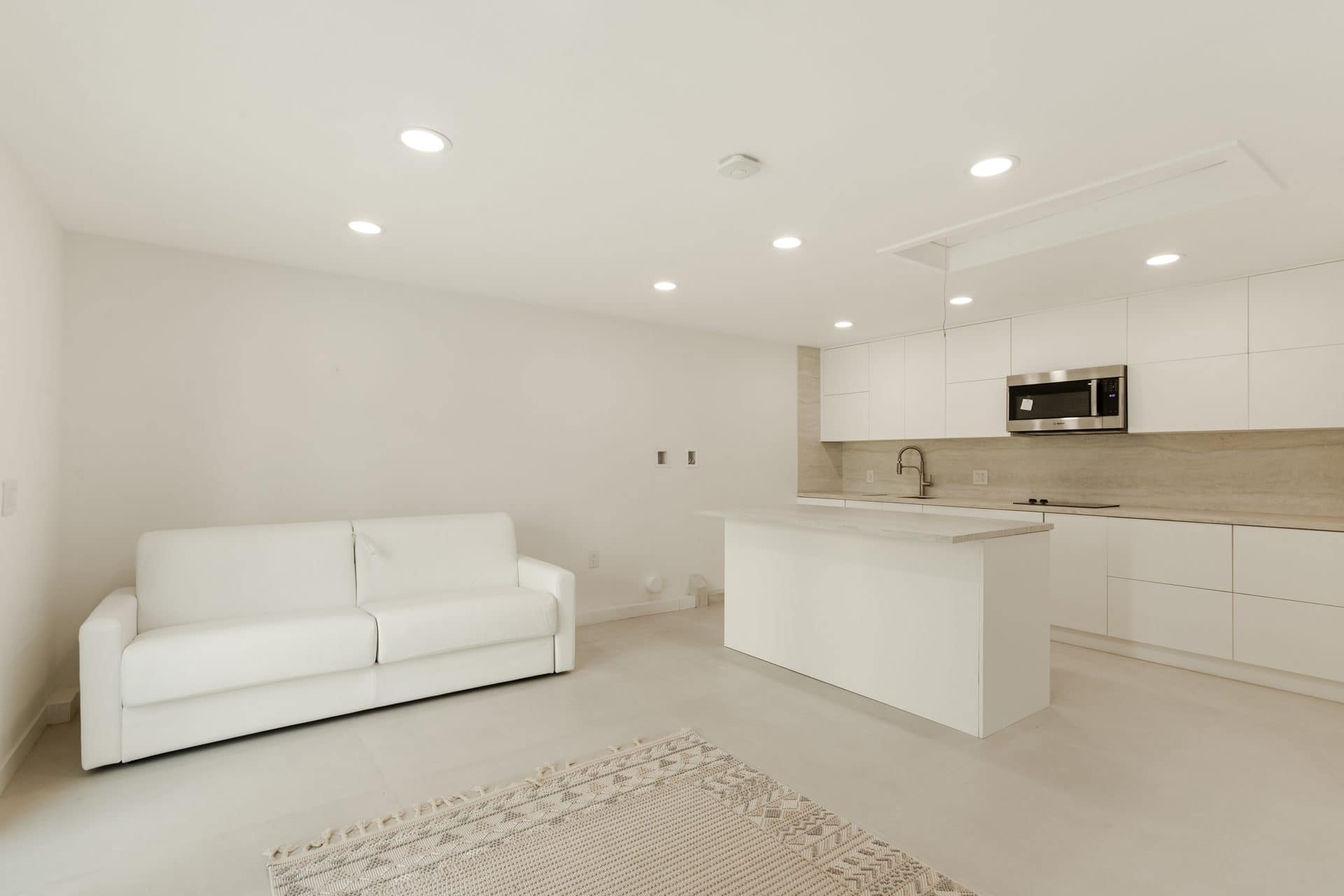 Private guest house ADU â€” 9432 Oakmore Rd Beverlywood