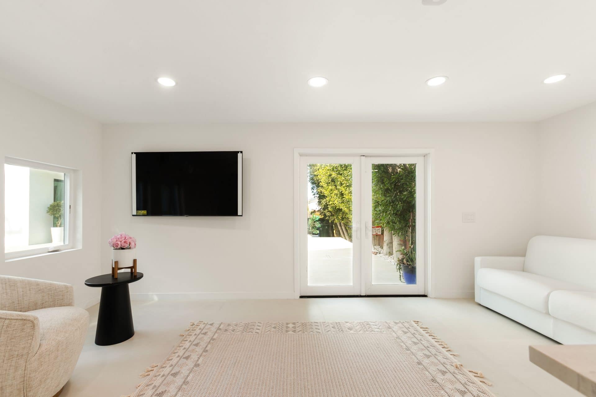 9432 Oakmore Rd guest house — luxury rental Los Angeles 90035 photo 4