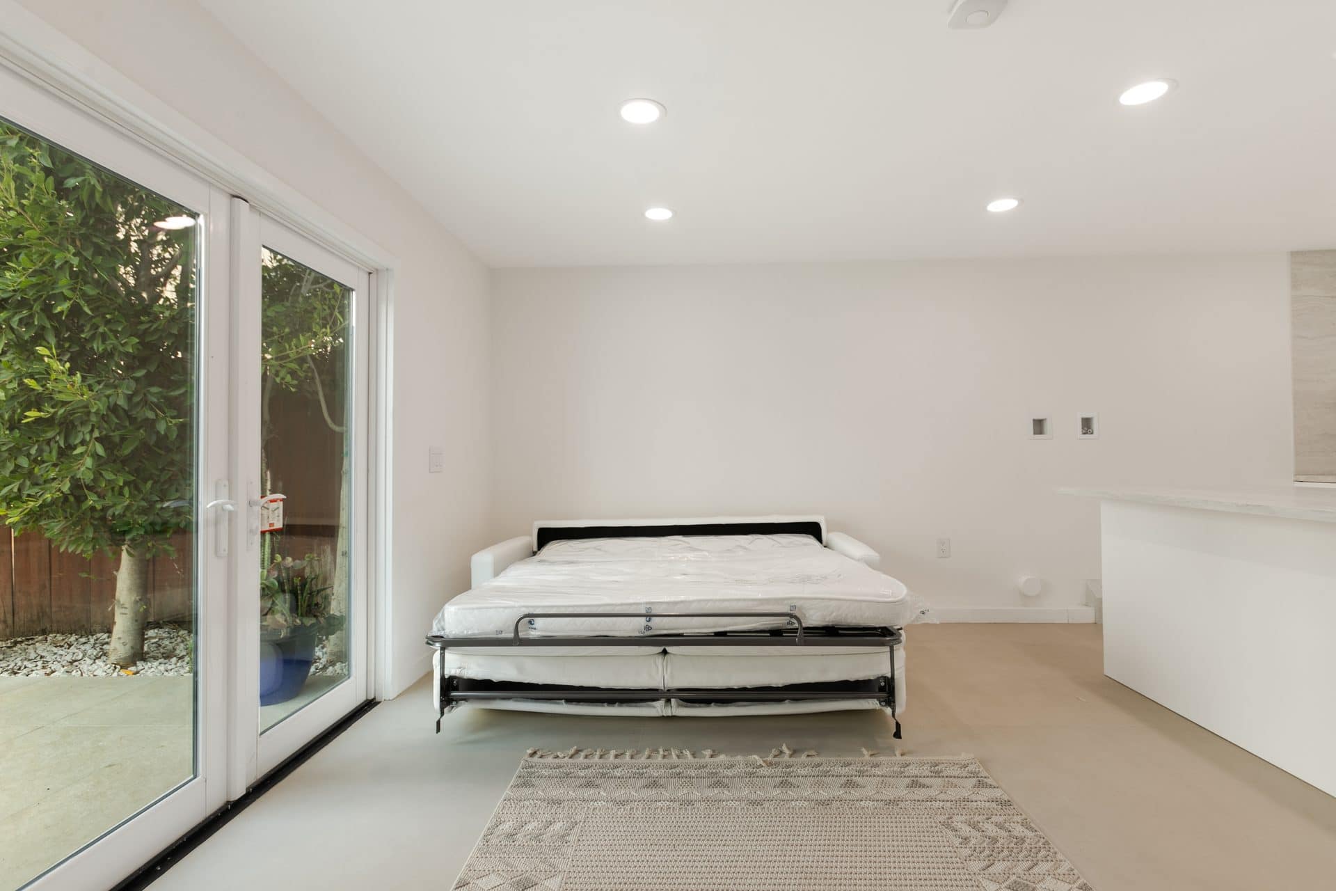 9432 Oakmore Rd guest house — luxury rental Los Angeles 90035 photo 5