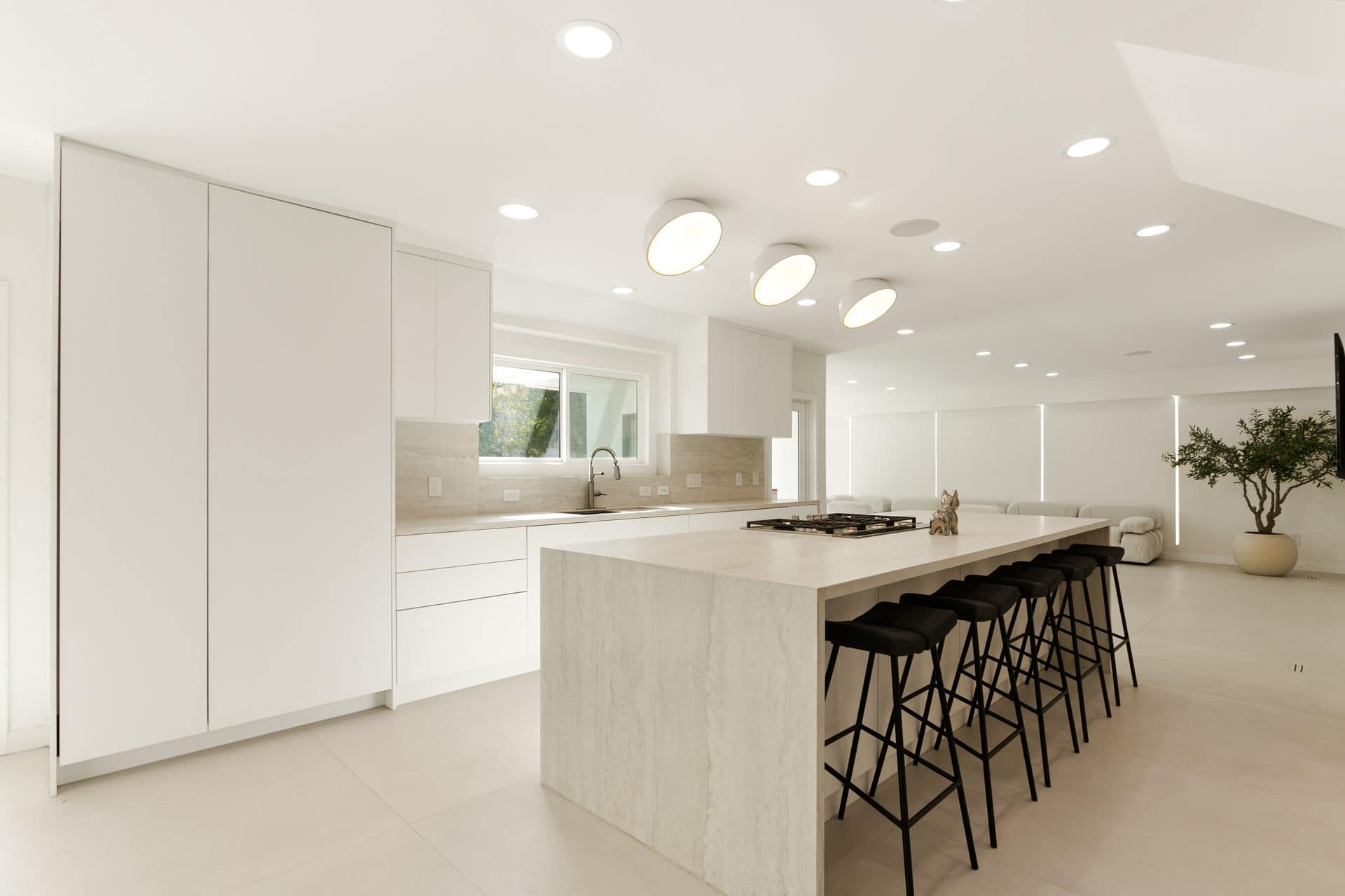 Chef's kitchen with dual ovens â€” 9432 Oakmore Rd