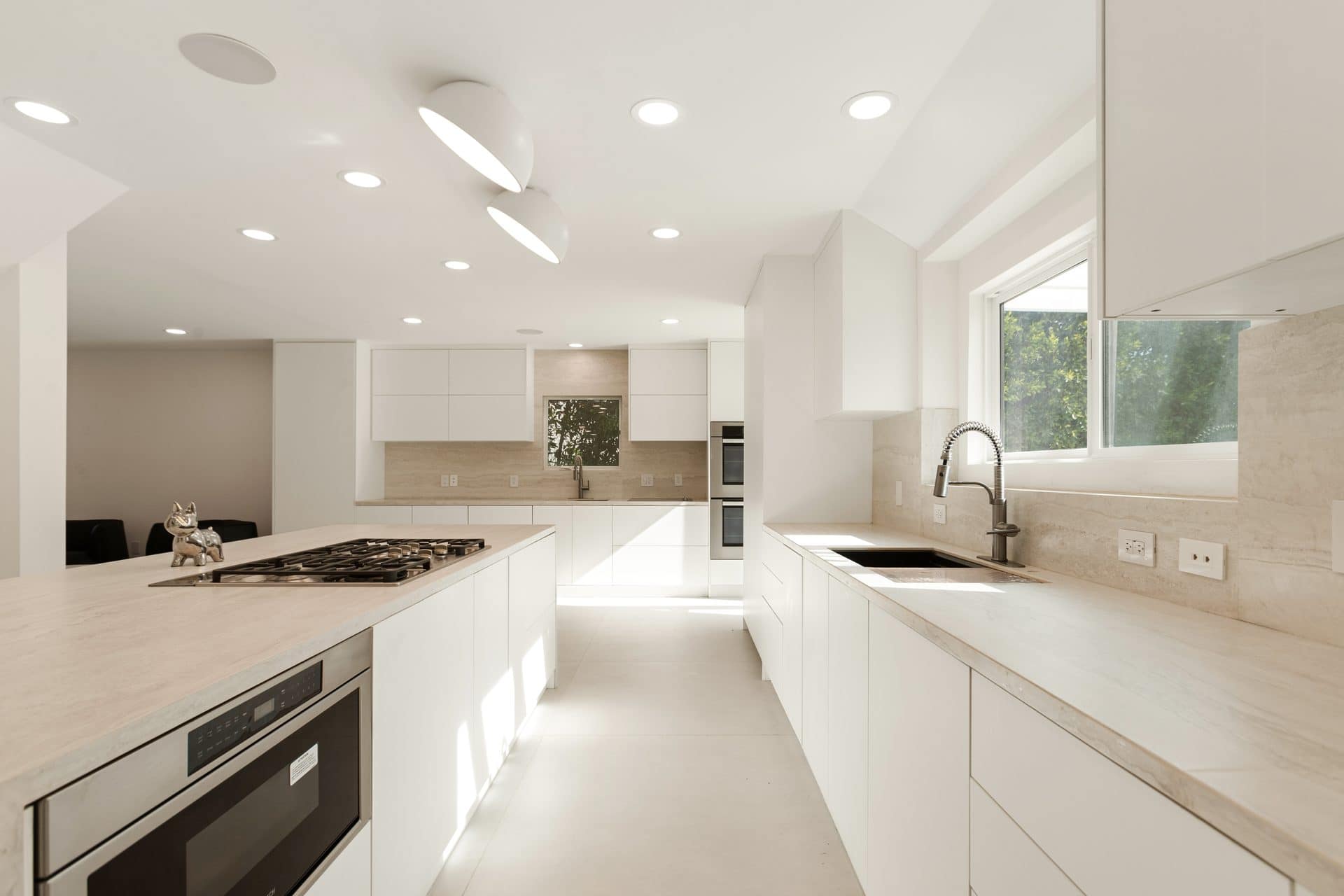 9432 Oakmore Rd kitchen — luxury rental Los Angeles 90035 photo 3