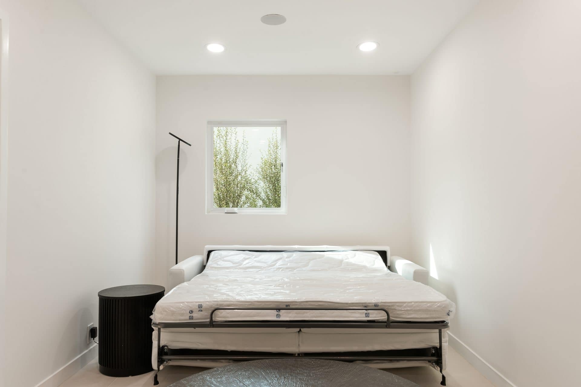 9432 Oakmore Rd office / den — luxury rental Los Angeles 90035 photo 3