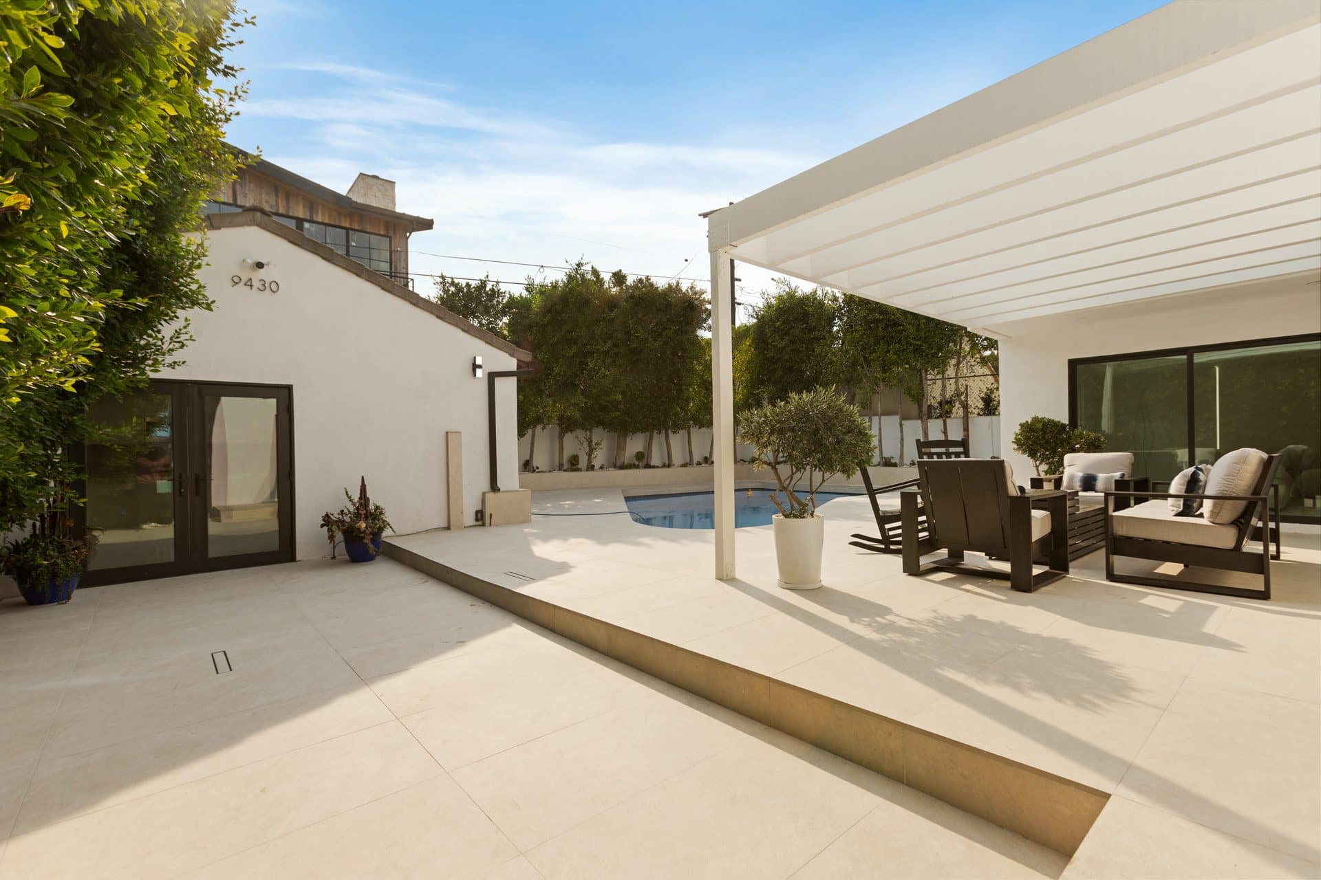 9432 Oakmore Rd pool & outdoor — luxury rental Los Angeles 90035 photo 4