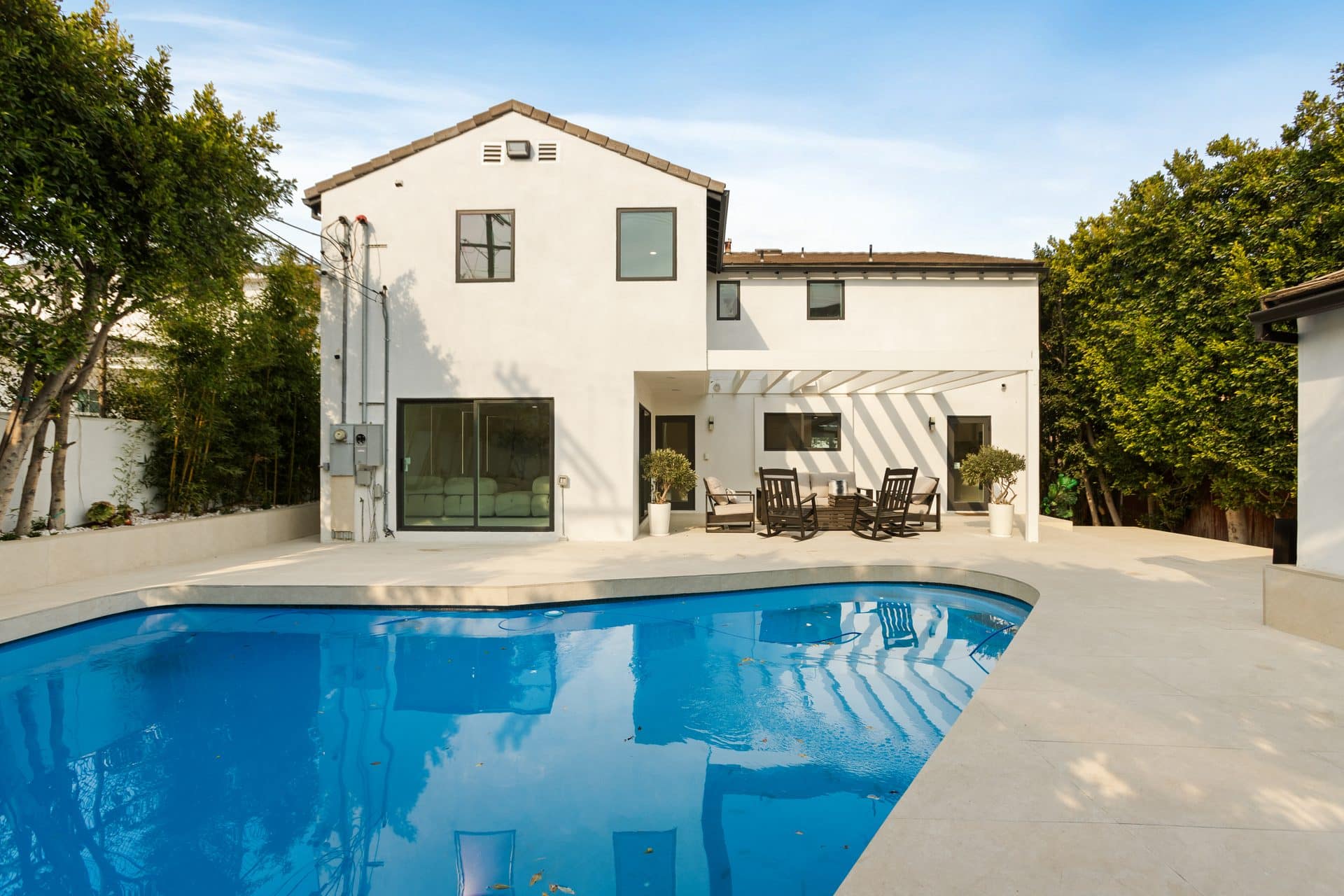 9432 Oakmore Rd pool & outdoor — luxury rental Los Angeles 90035 photo 2