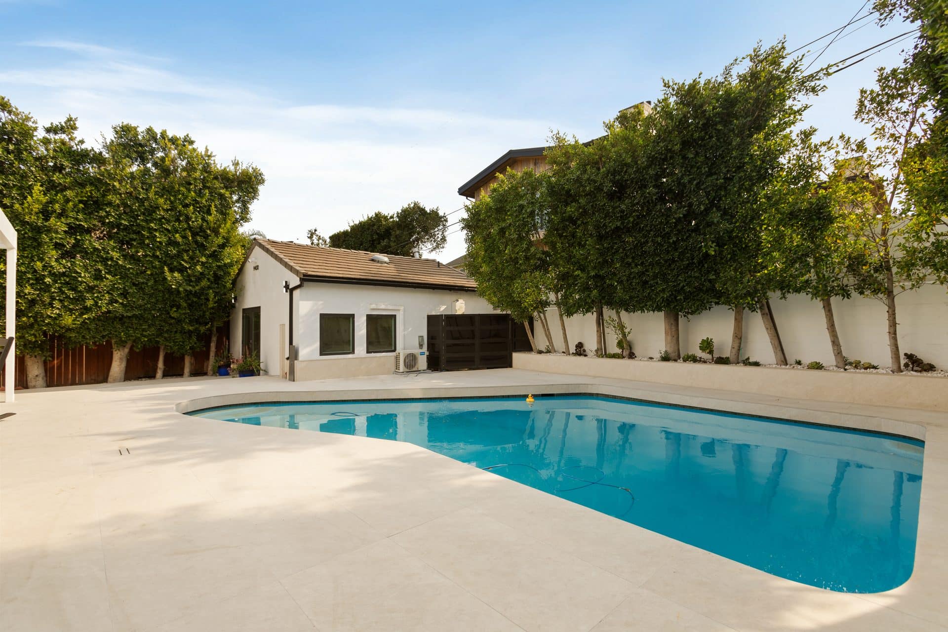 9432 Oakmore Rd pool & outdoor — luxury rental Los Angeles 90035 photo 3