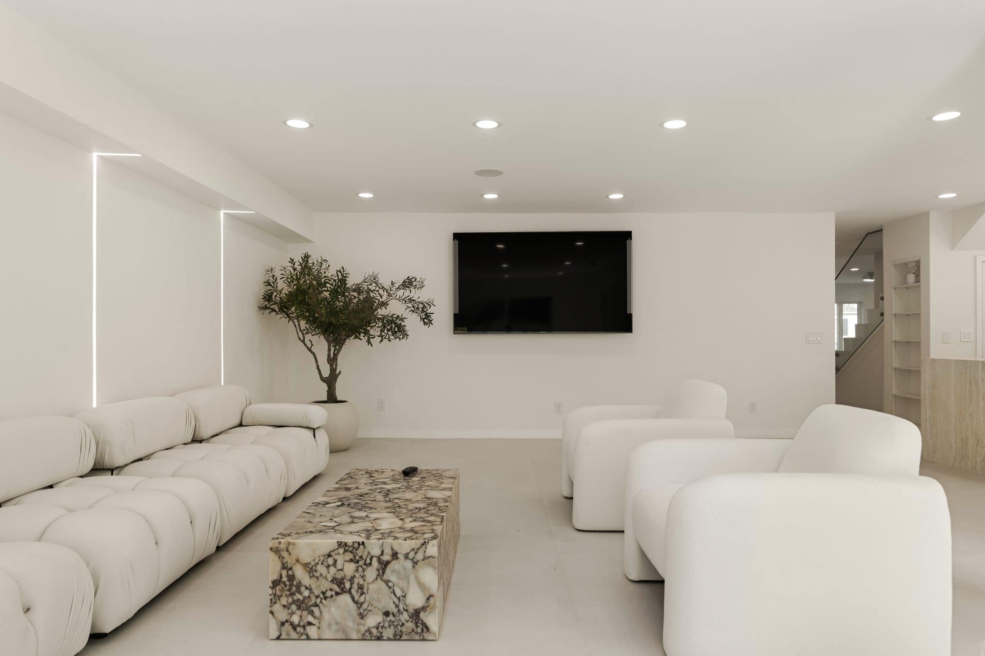 9432 Oakmore Rd living rooms — luxury rental Los Angeles 90035 photo 5